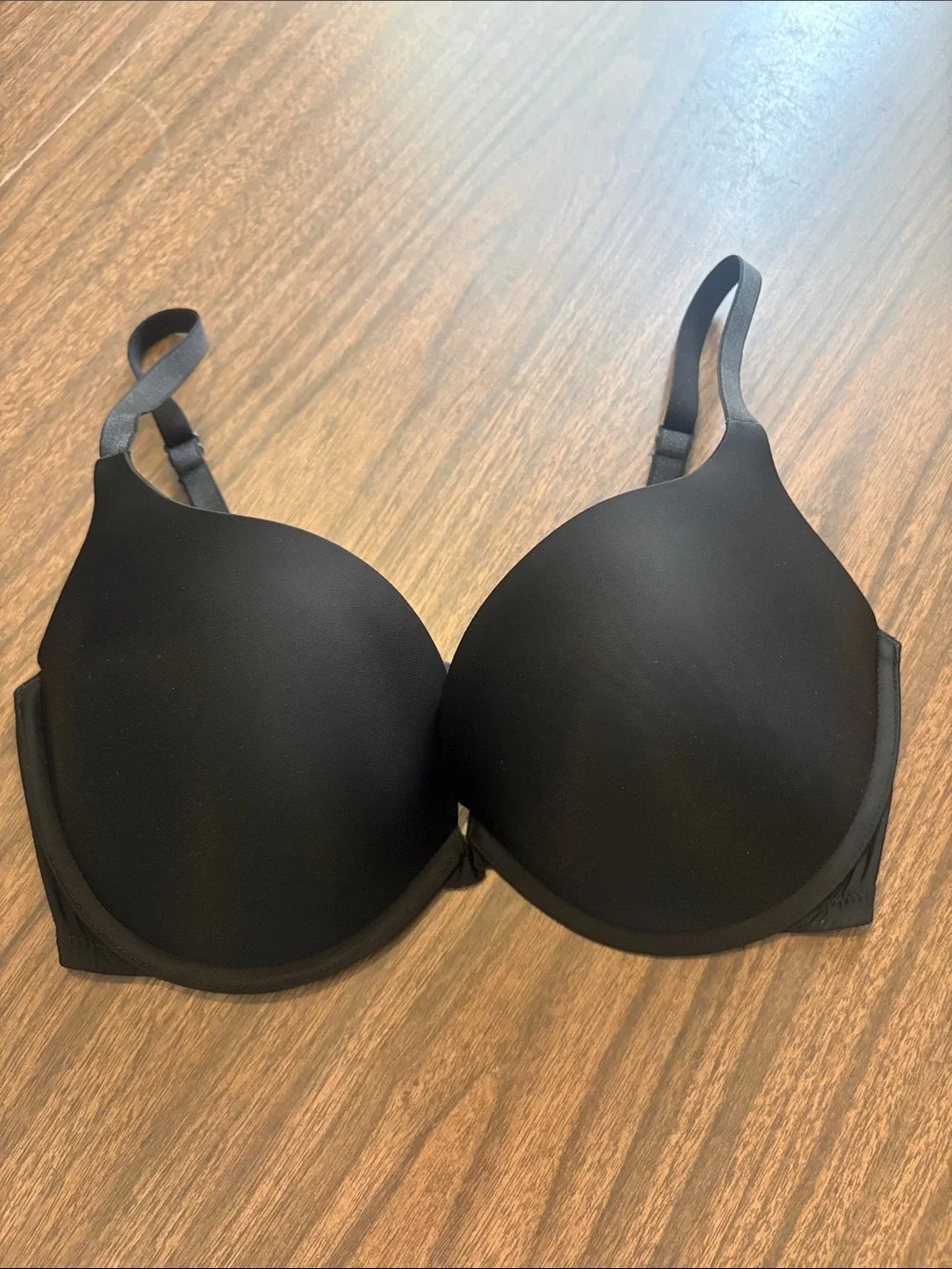 Victoria's Secret 34DD Black Push Up Smooth Molded Bra